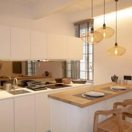 Luxueux Appartement, Centre Historique 50m Du Port Et De La De La Ponche Appartement *